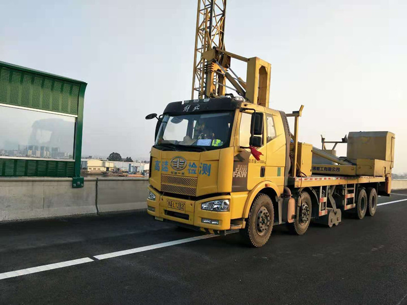 21米桁架式桥梁检测车.jpg