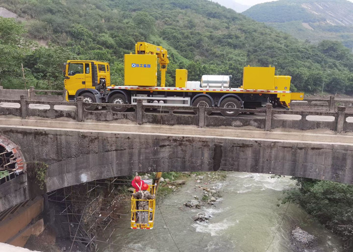 22米臂架式桥梁检测车.jpg