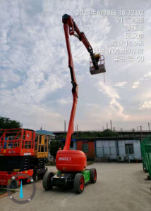 曲臂高空作业车